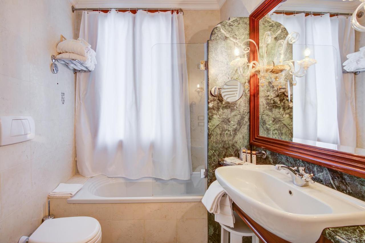 Deluxe Double Room with Canal View