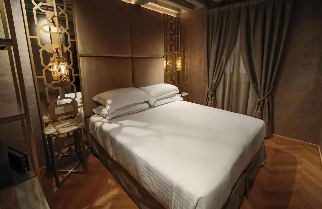 Hotel Antiche Figure-1